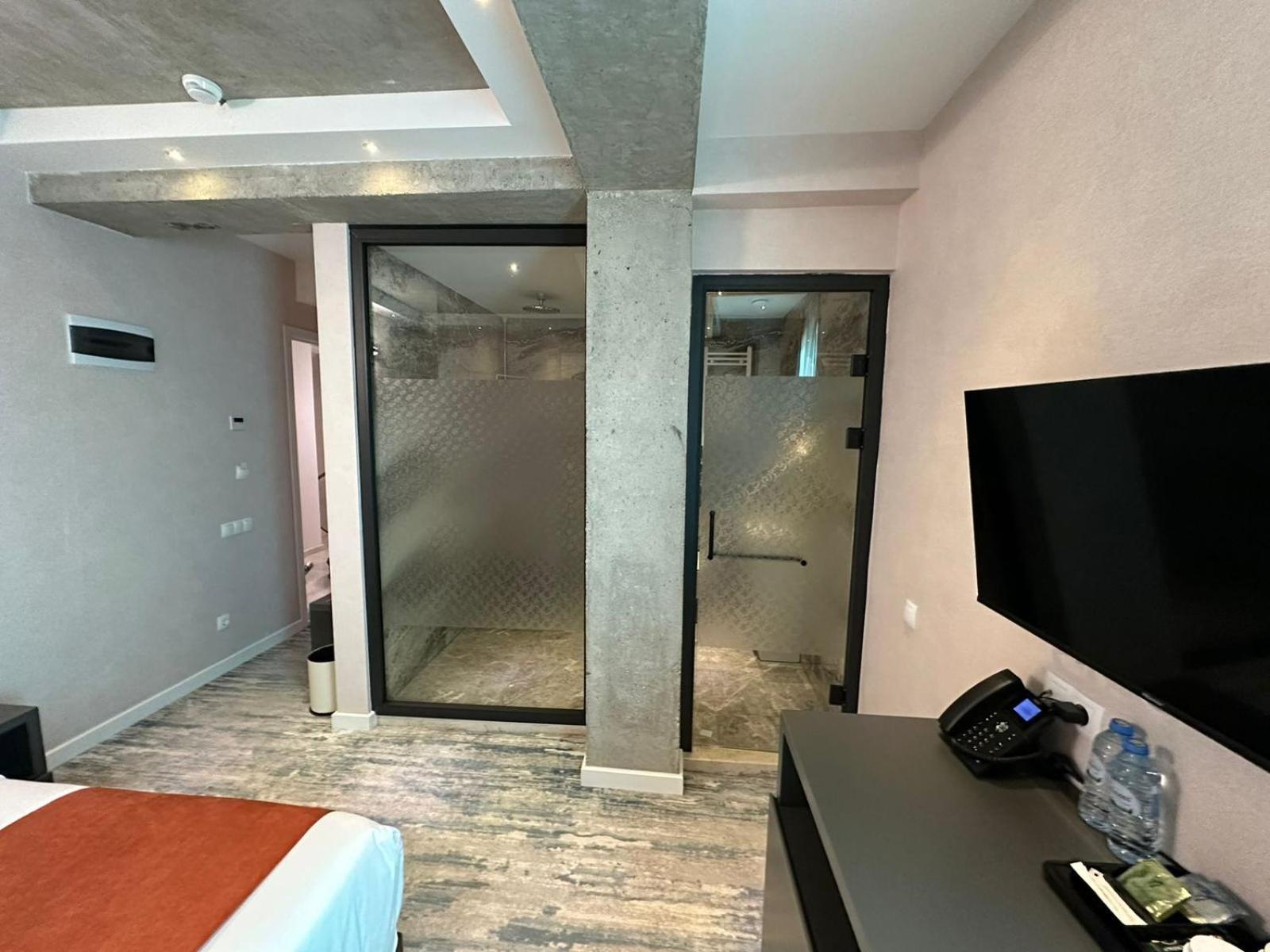 M 1 T Hotel Tbilisi Exterior foto